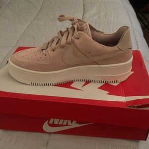 Nike Air Force 1 in Mauve